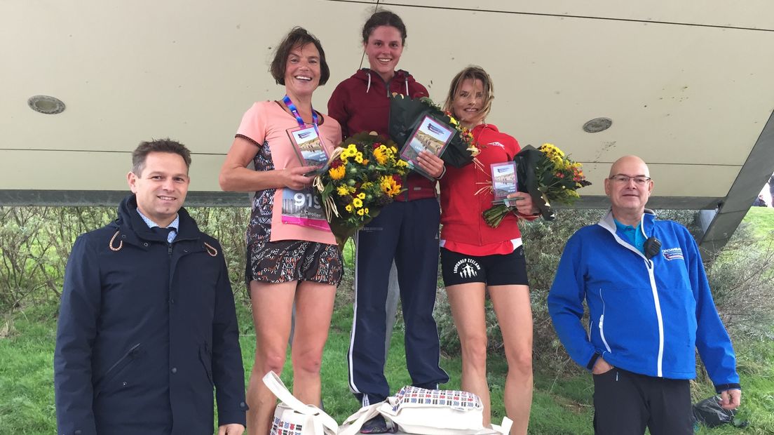 vlnr. Jo-Annes de Bat, Carolien van de Kreeke, Annemiek van Kooten, Durby Meijboom en Chris Simons