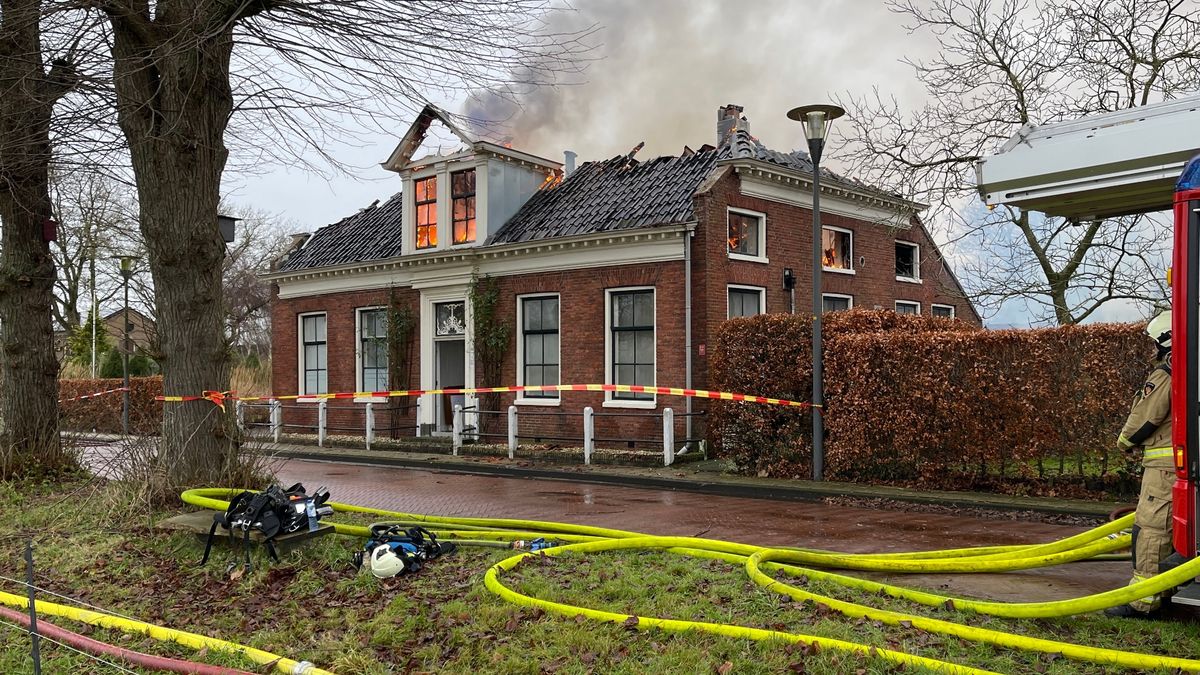 112-nieuws: Brand verwoest woonboerderij in Roderwolde