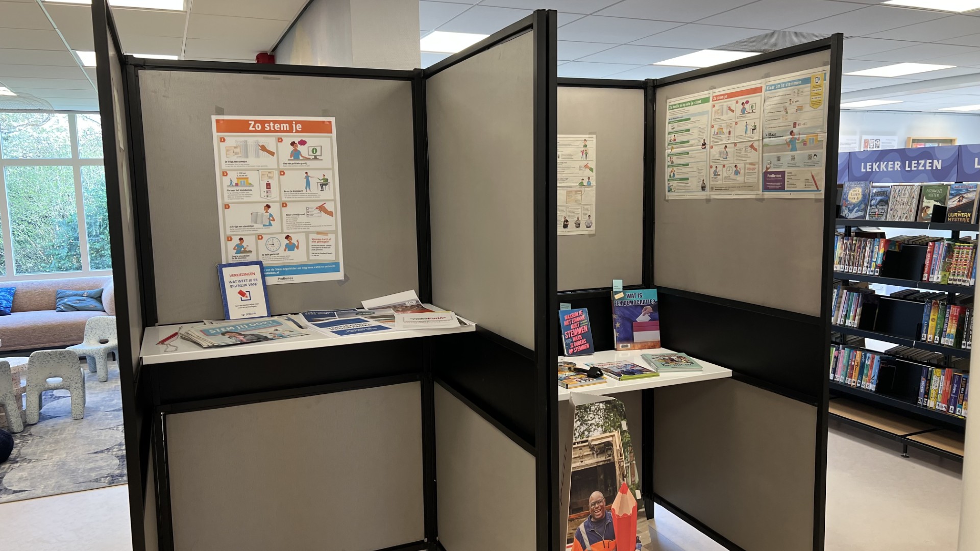 Proefstemmen in de bieb van Kruiningen: 'Mensen kunnen gewoon even kijken hoe het werkt'