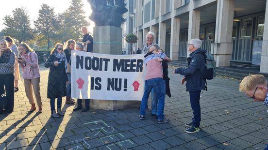 Vrouwen bekennen bekladding Israël Centrum en rood kleuren fontein