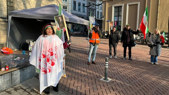 Demonstratie in Kampen voor Iran: 'Contact met mijn familie is amper mogelijk' Nieuws