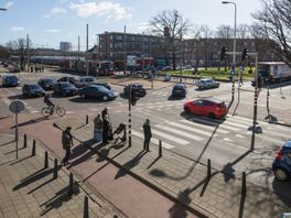 Gevaarlijk kruispunt Hobbemaplein op de schop, bewoners zijn bang voor verkeersinfarct