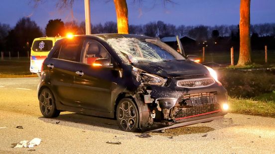Scooterrijder zwaargewond bij botsing, weg volledig afgesloten