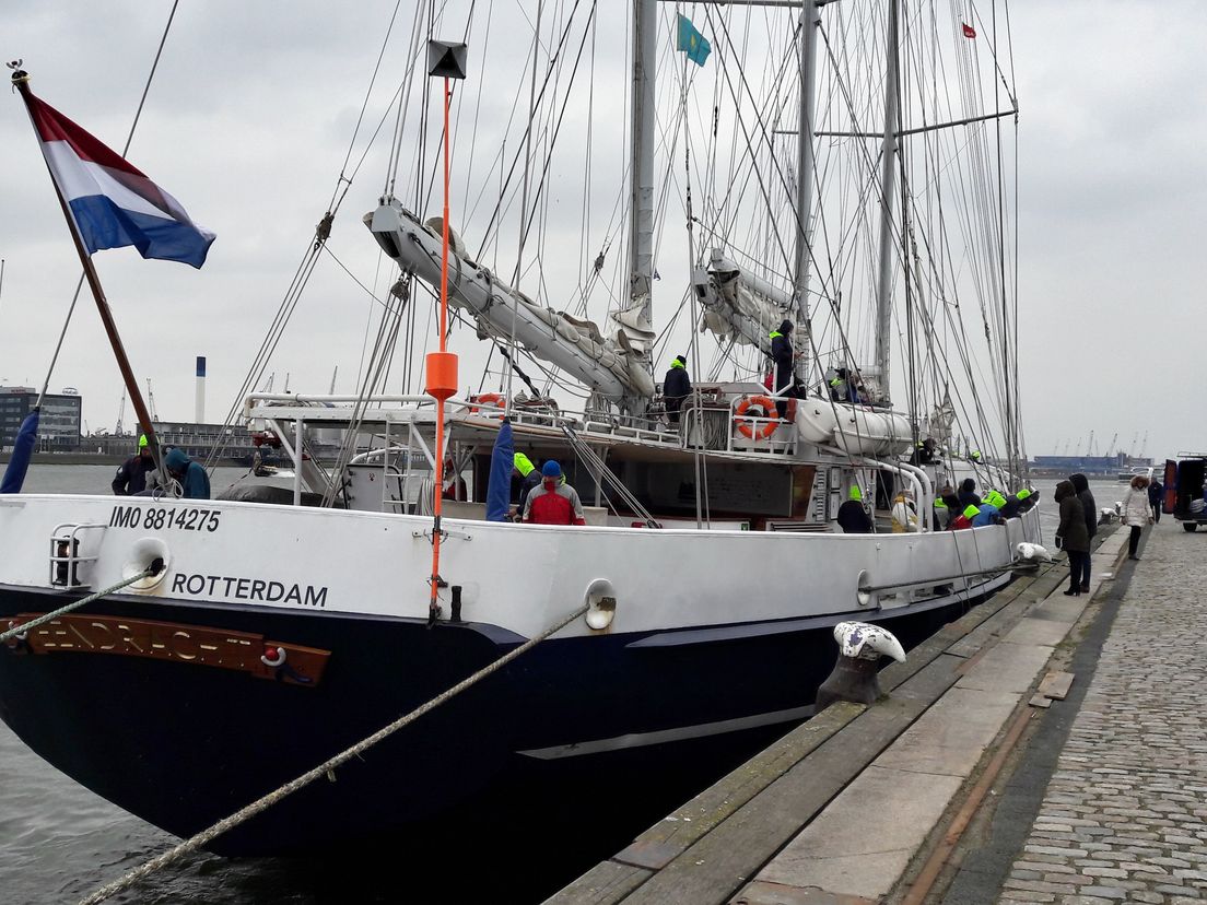 Zeilschip Eendracht aan de Lloydkade