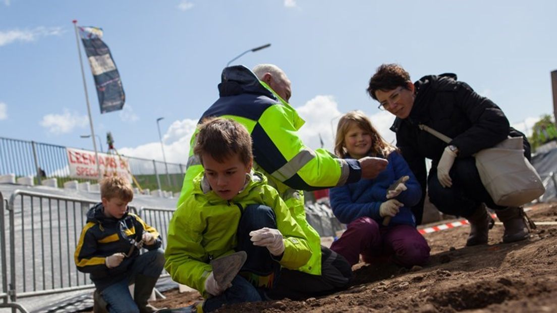 Kinderen bij eerdere opgravingen in Nijmegen
