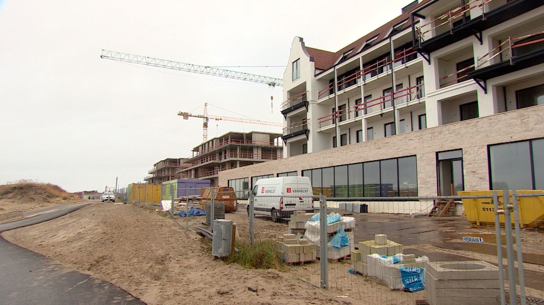 In Cadzand-Bad wordt nog volop gebouwd aan de kust