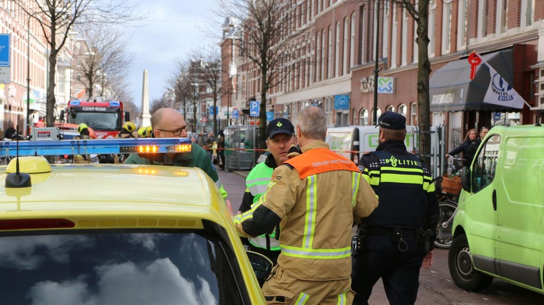 Verschillende hulpdiensten in de Weimarstraat