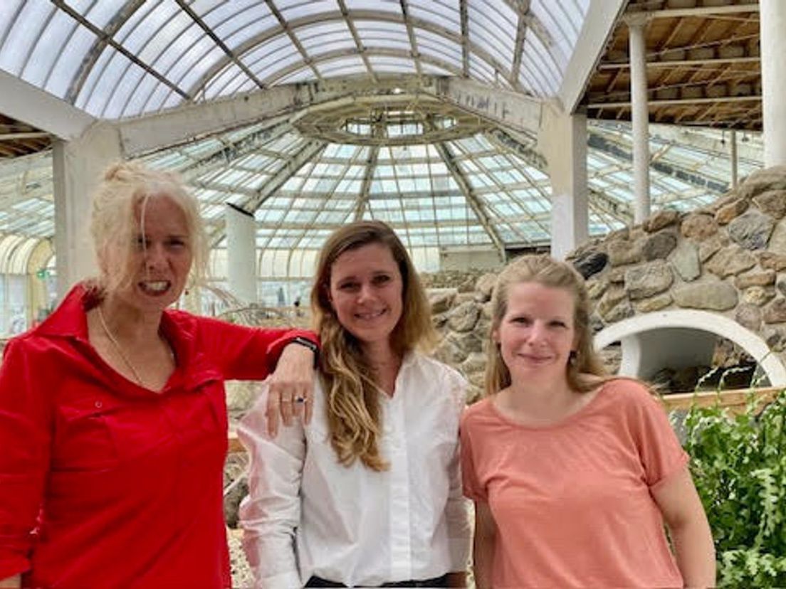 (v.l.n.r.) Marieke Koemans (Erdotex), Virpi Heijbroek (gemeente Rotterdam) en ketenexpert Hilde van Duyn in Bluecity010