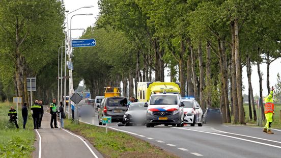 Jongen op fiets aangereden door auto op N-weg