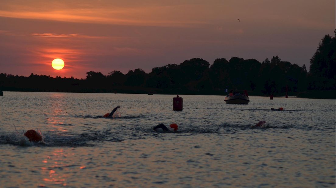 Zwemmers Steenwijk'34, zwemmen 200 kilometer voor het goede doel