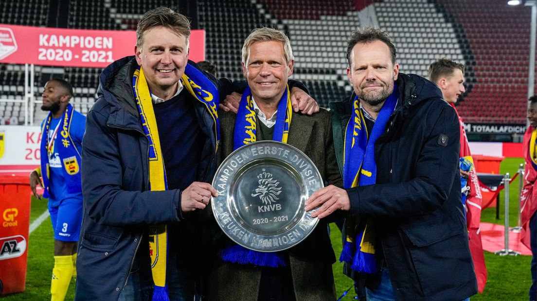 Cambuur Leeuwarden werd met Foeke Booy (midden) kampioen van de Keuken Kampioen Divisie.