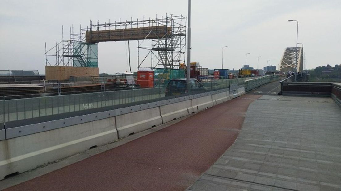 Werkzaamheden aan de Waalbrug.