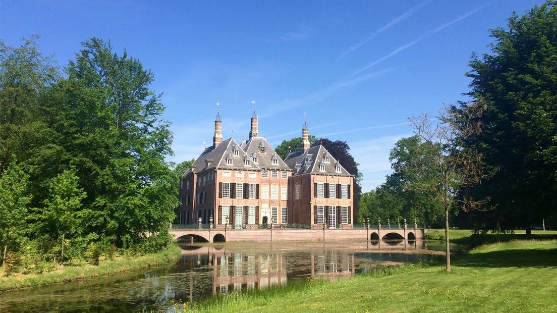 Kasteel Duivenvoorde, op de gemeentegrens tussen Voorschoten en Wassenaar.