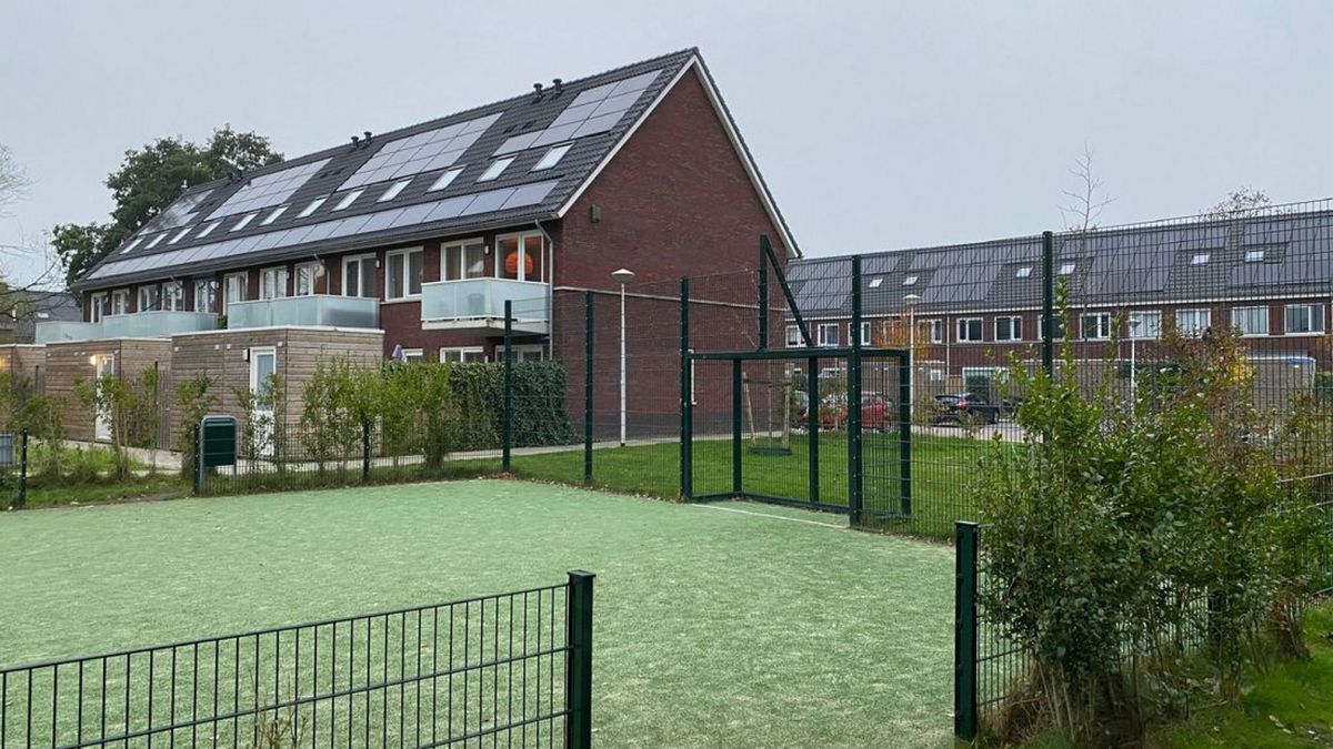Voetbalkooi blijft buurtbewoners knettergek maken: 'Mensen worden er ziek van'