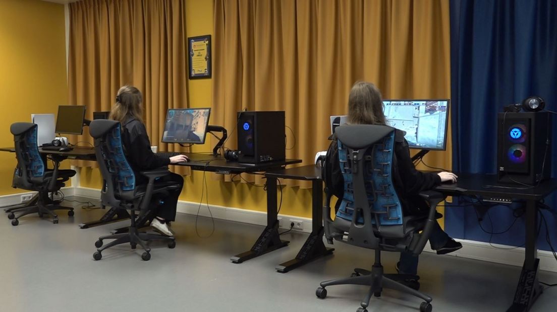 Kiara en Naomi Janssen zijn wereldkampioen in het spel Counter Strike GO.