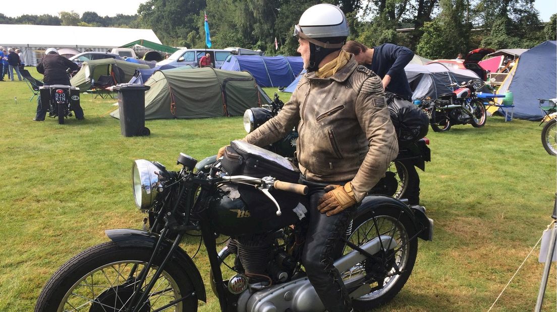 De outfit wordt aangepast aan de BSA