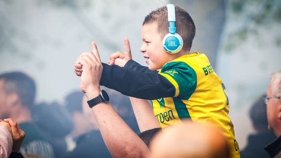 Groot feest van supporters en spelers voor kampioenschap ADO Den Haag Nieuws