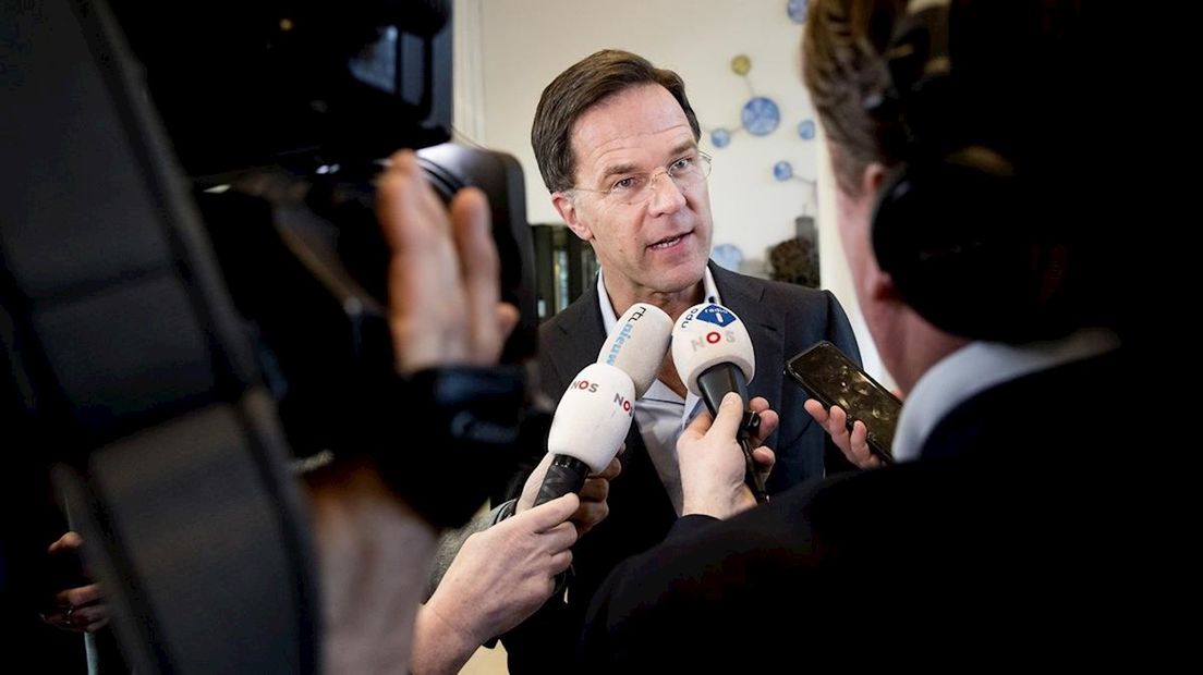 Premier Mark Rutte staat de pers te woord na afloop van het gesprek over het stikstofbeleid