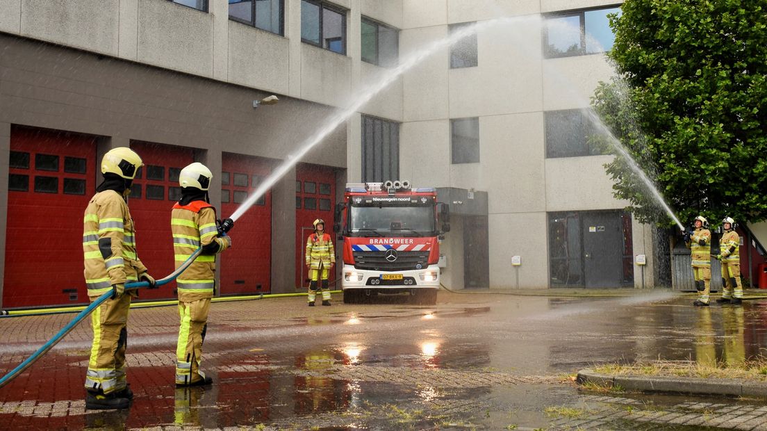 De brandweerherdenking in Nieuwegein Noord.