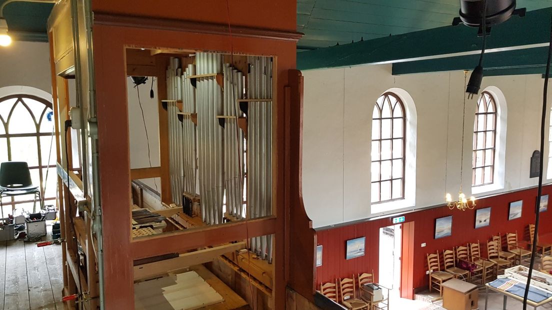 Het orgel (links) is grotendeels leeg
(Rechten: RTV Drenthe/Nico Swart)