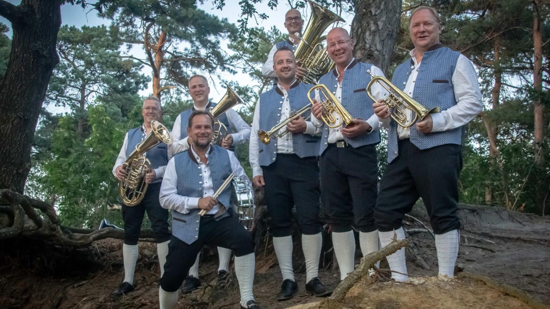 Borchländer Musikanten viert 25e Vriendenclubavond met feestelijk jubileumconcert. Op de foto gastband Sallander Musikanten.
