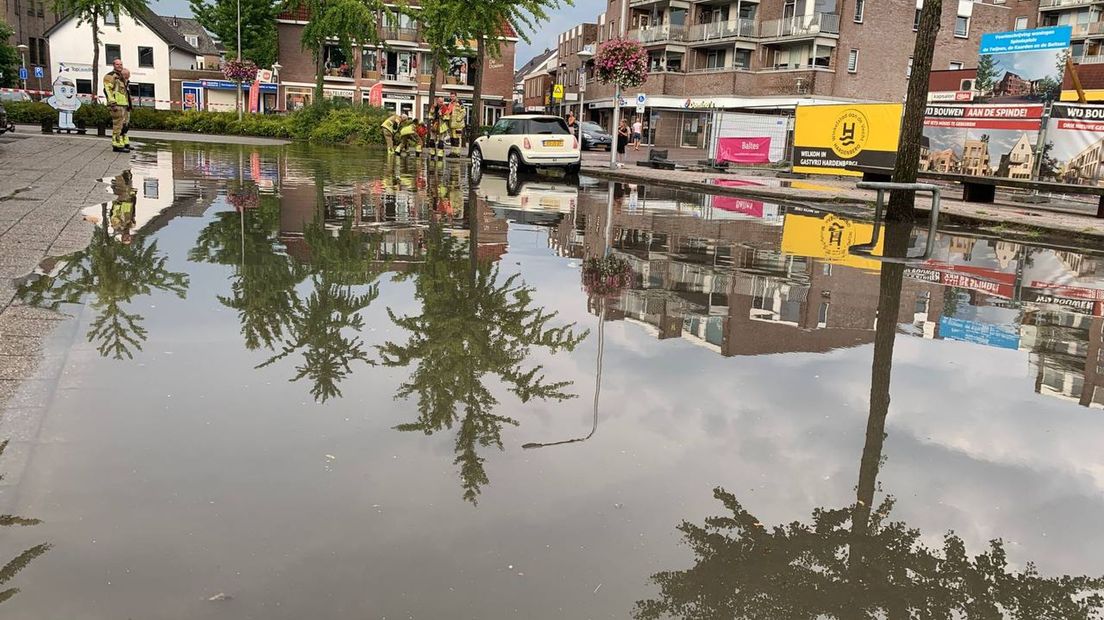Delen centrum Hardenberg onder water na hoosbui