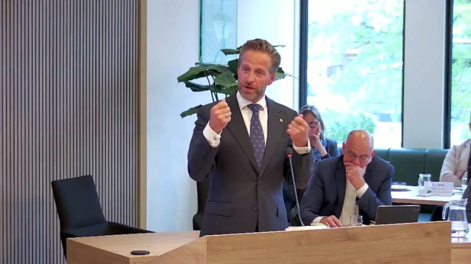 De Jonge verdedigt Zeeland 2050 in Reimerswaal: ‘Je moet van boven naar beneden kunnen rijden in de provincie'