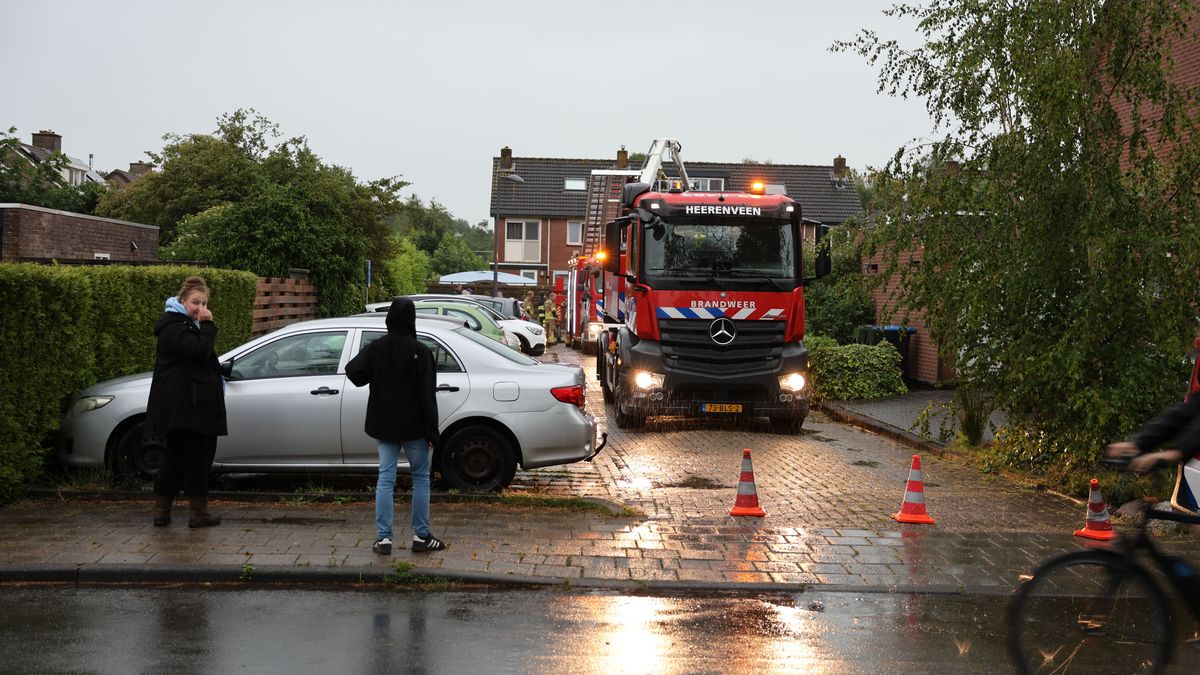 Woningbrand door blikseminslag in Heerenveen | Gewonde en aanhouding bij steekincident in Leeuwarden