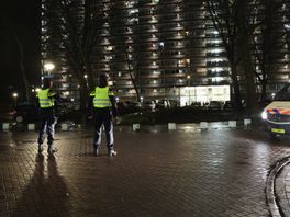 Flatbewoners woest na bekogeling politie met zwaar vuurwerk: 'Normale mensen doen dit niet'