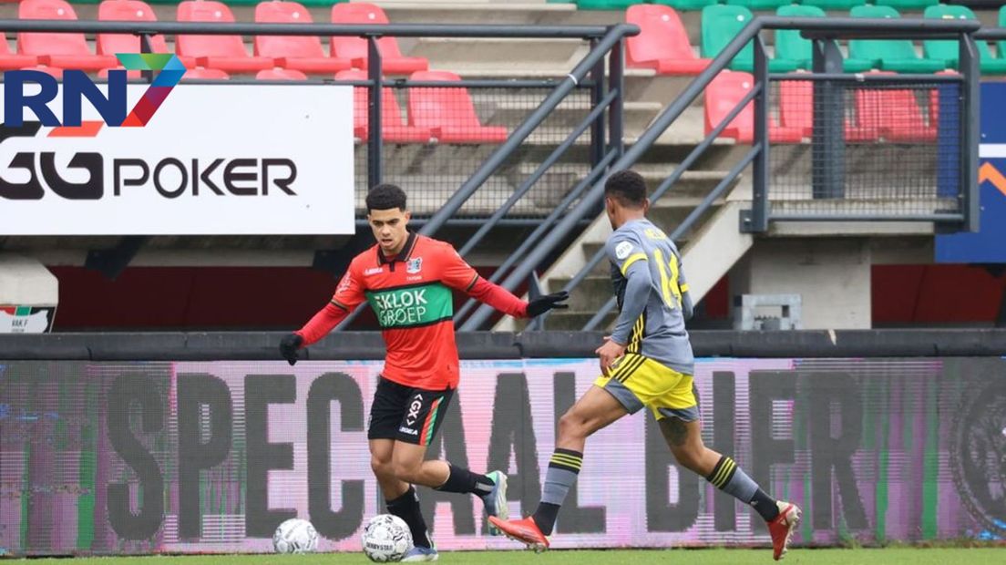 Tavsan in actie tegen Feyenoord