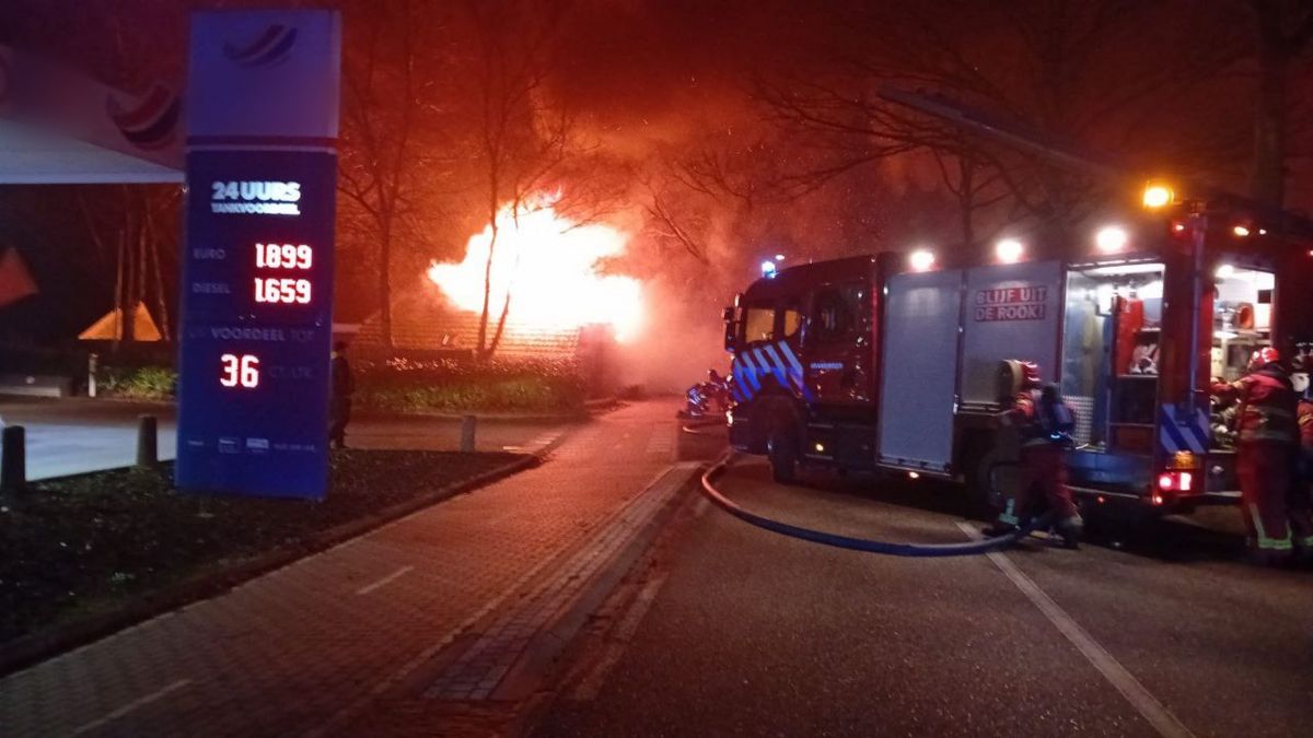 112-nieuws: Schoorsteenbrand slaat over naar woning Ter Apel • Voetganger aangereden in Stad