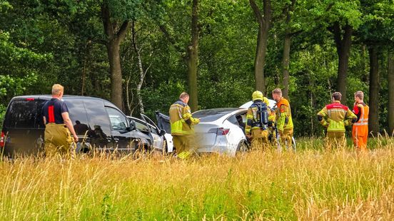 N739 tussen Hengelo en Beckum afgesloten na ongeluk. N739 tussen Hengelo en Beckum afgesloten na ongeluk.