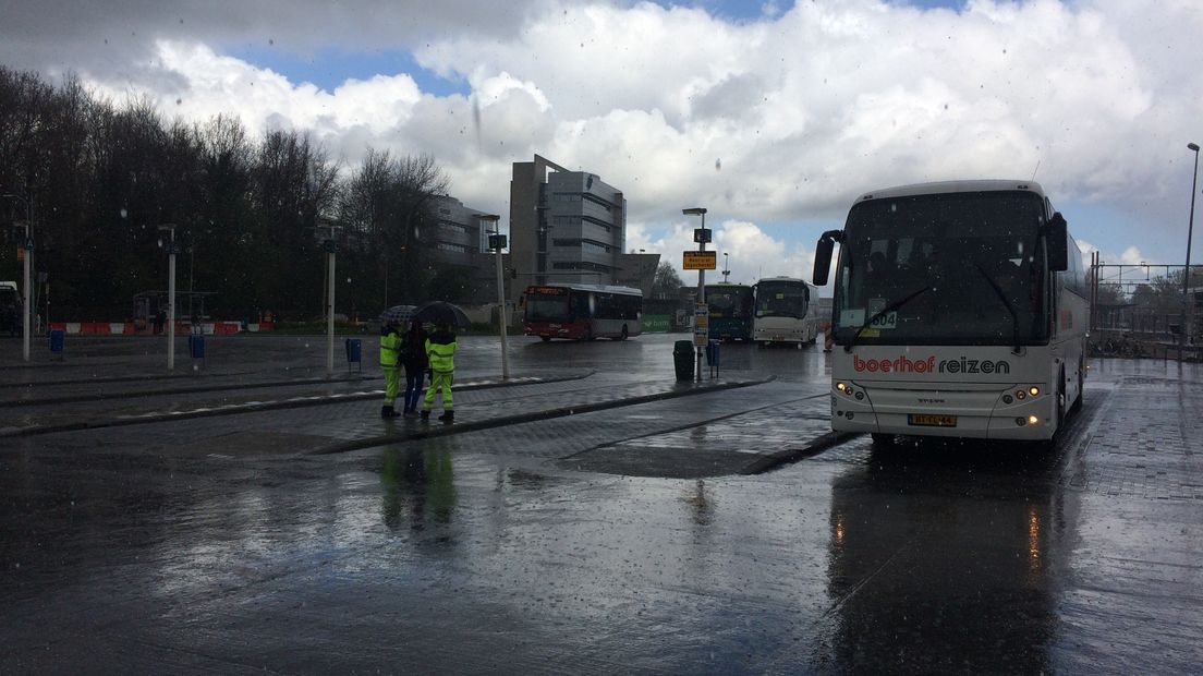 Vervangend busvervoer van de NS in Assen  (Rechten: Serge Vinkenvleugel/RTV Drenthe)