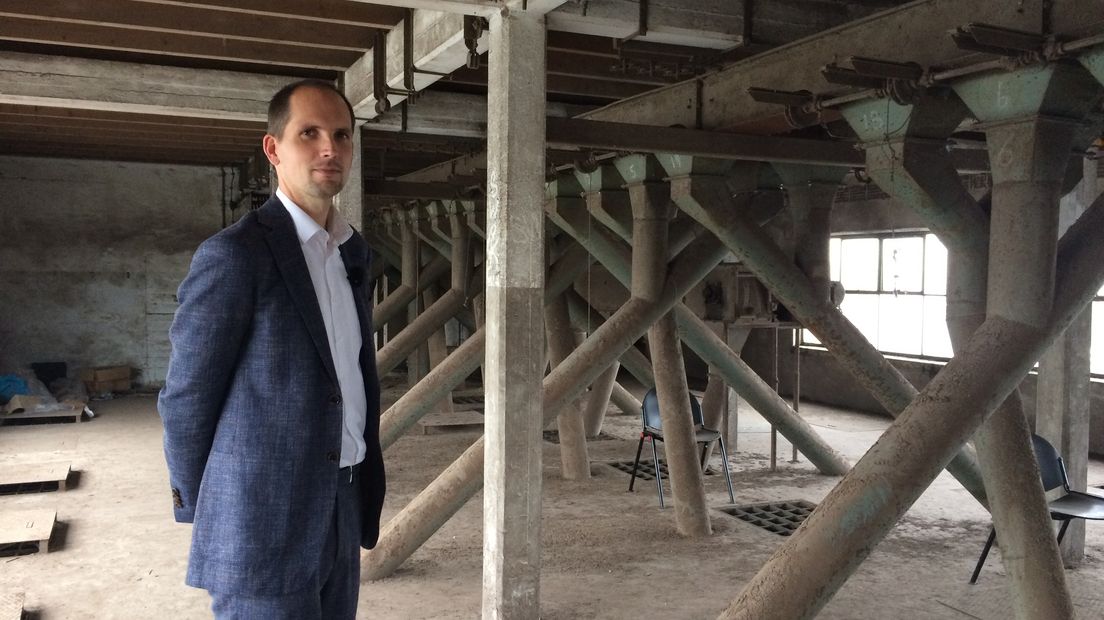 Sjoerd Tasseron van DAAD-architecten wil behoud van de oude graansilo's als industrieel erfgoed