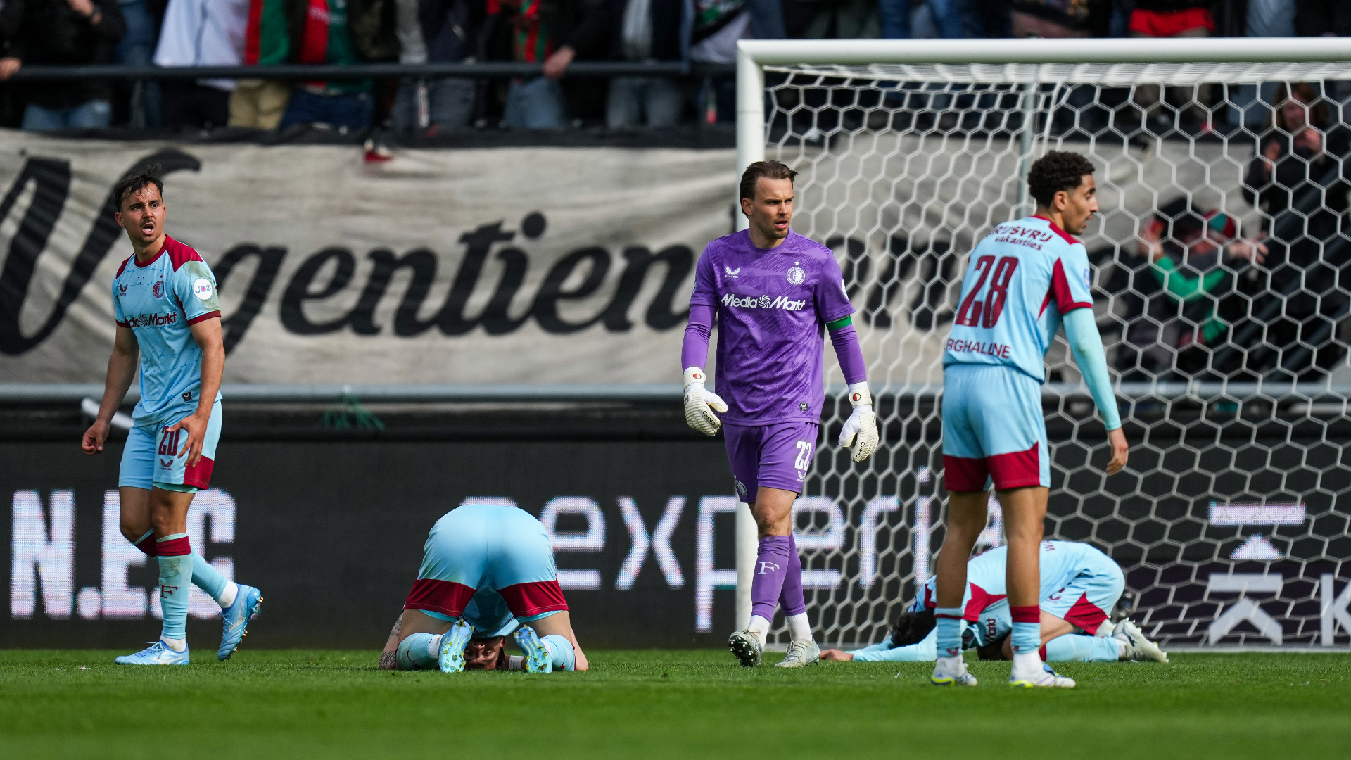 Feyenoorders balen van late gelijkmaker NEC