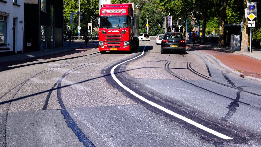 Op het Ledig Erf is de opstaande rand voor de Vuelta verwijderd