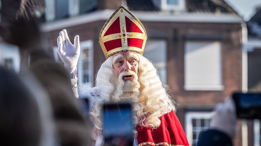 Sinterklaas tijdens de landelijke intocht vorig jaar in Hellevoetsluis