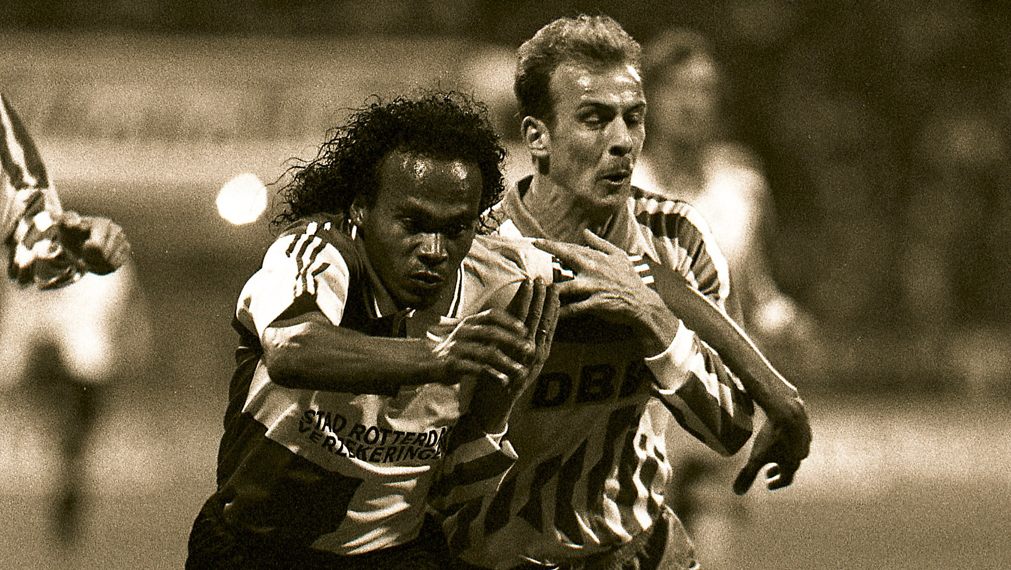 Gaston Taument in actie tegen Werder Bremen