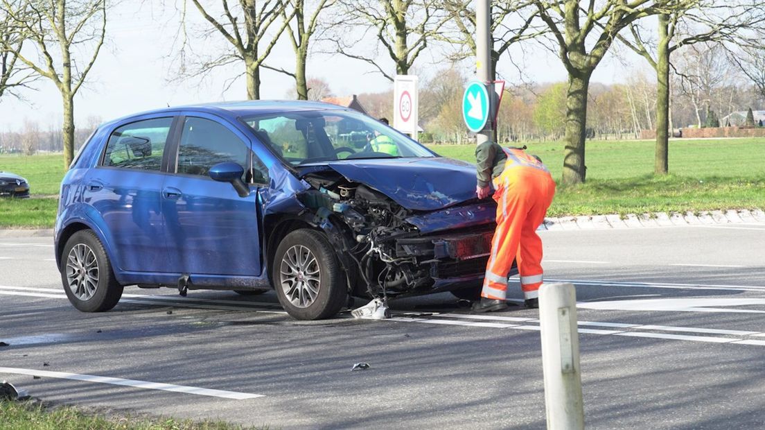 Ongeluk op kruising van N35 met de Hagenweg bij Laag Zuthem