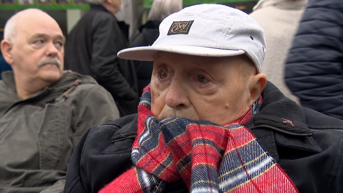 96-jarige Adriaan huilt als hij denkt aan bevrijding van Westkapelle: 'Het was verschrikkelijk'