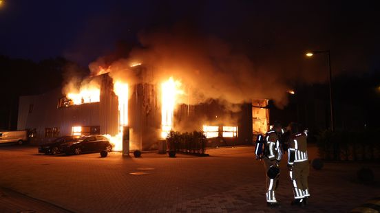 Uitslaande brand in Zeist | Fietser raakt gewond bij ongeluk. Uitslaande brand in Zeist | Fietser raakt gewond bij ongeluk.