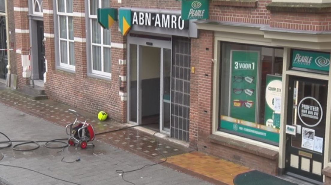 Het is nog niet bekend wat de oorzaak is van de brand in de ABN AMRO-bank aan de Markt in Culemborg.