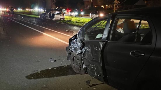 Twee gewonden door frontale aanrijding