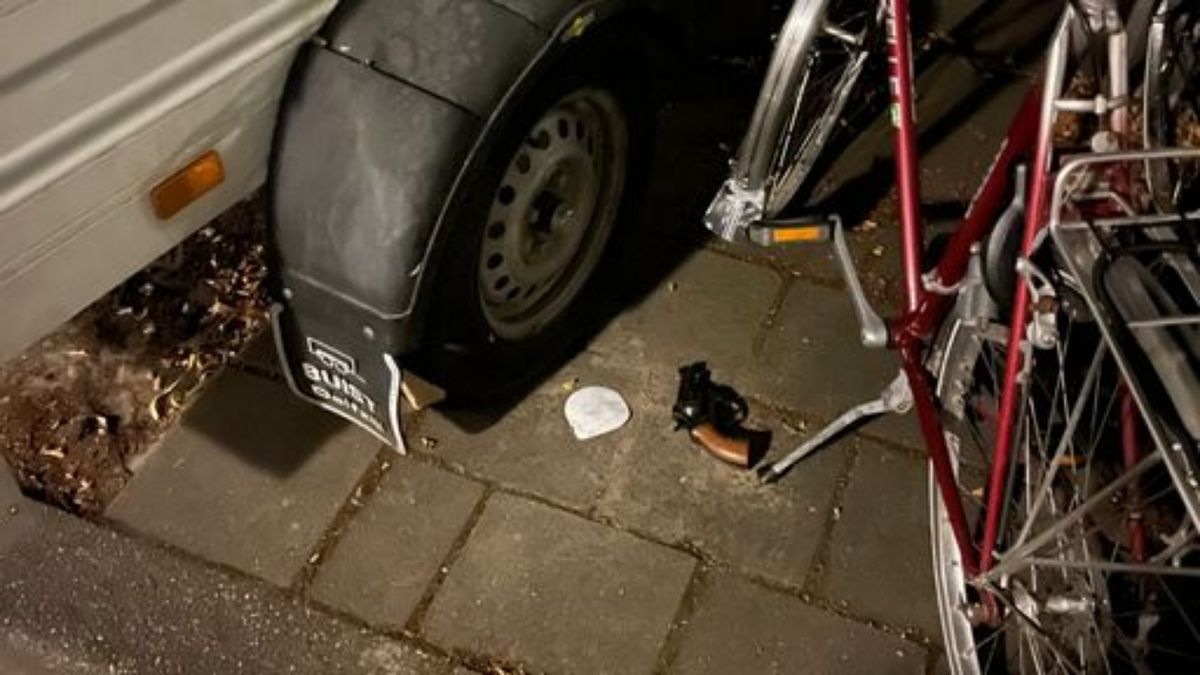 112-nieuws: Politie treft vuurwapen aan in Nieuwe Blekerstraat in Groningen