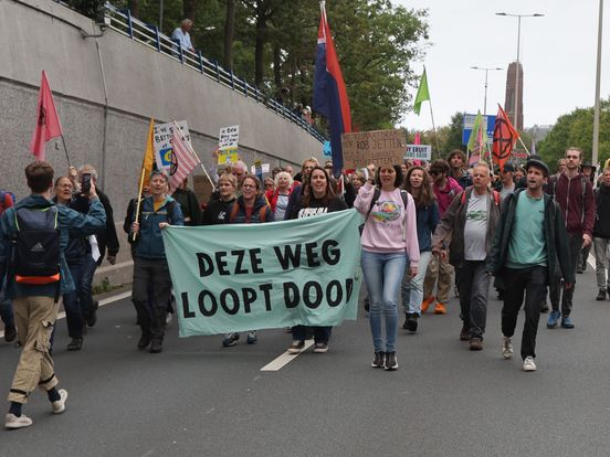 Tunnelbak Utrechtsebaan weer geblokkeerd door klimaatactivisten