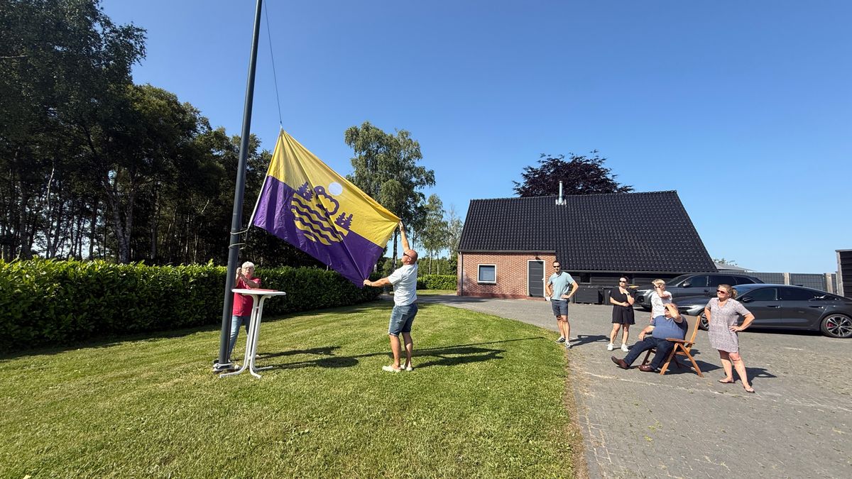 Buurtschap Balloërveld hijst eigen vlag: 'Meer dan een stukje stof aan een mast'