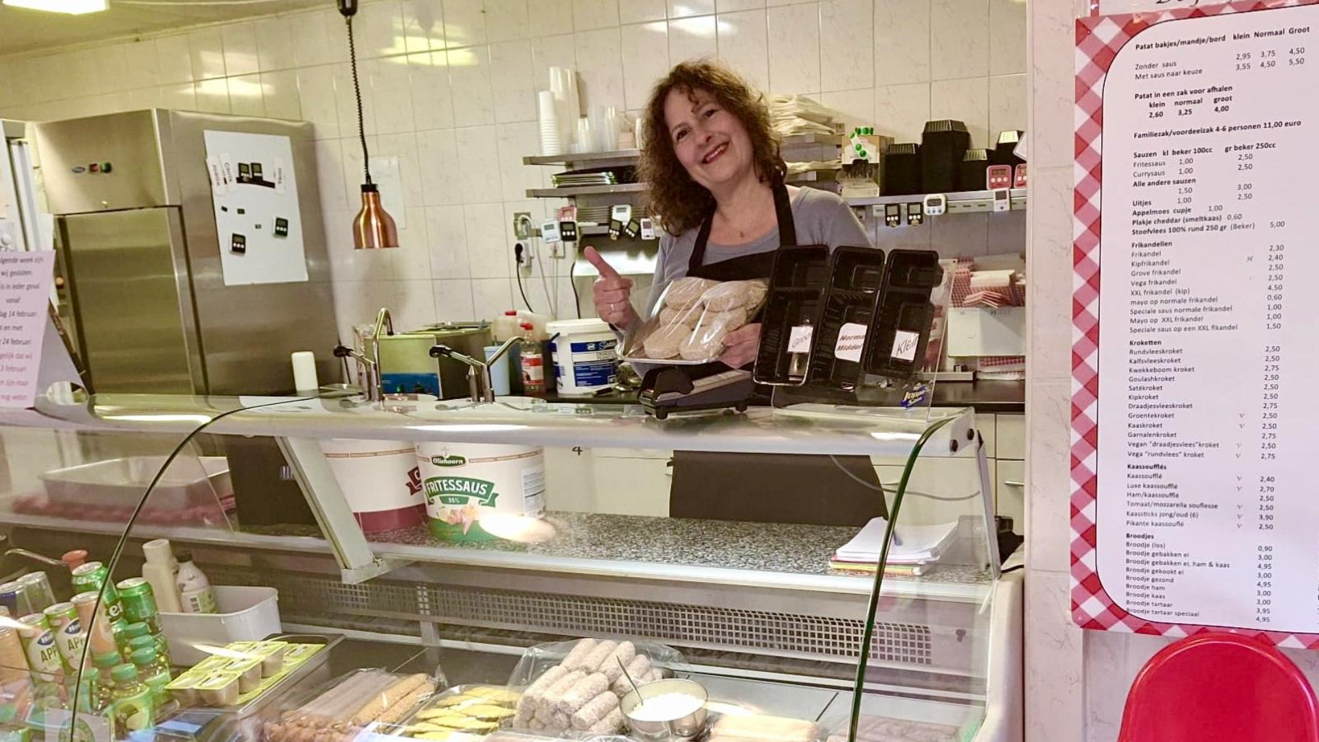 Suzan in snackbar Tante Suus.