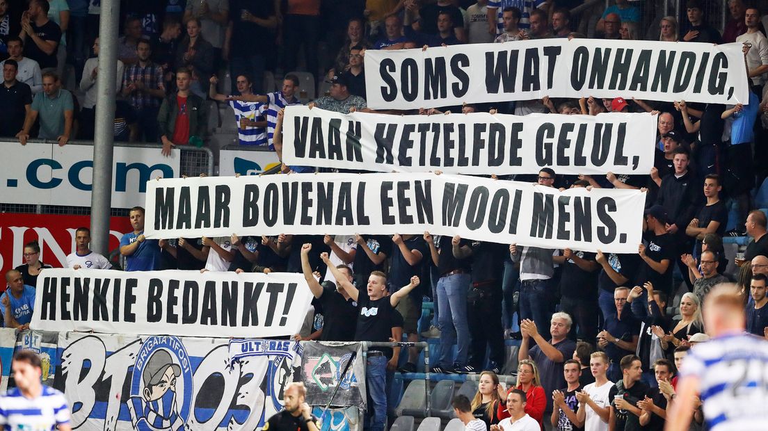 Supporters fan De Graafschap hiene dit spandoek doe't er foar it earst werom wie mei Cambuur