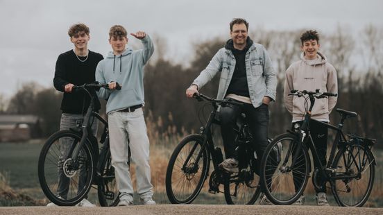 Foto: Thomas (15), Kiet (15) en Jaimy (14) gaan op de fiets naar Parijs