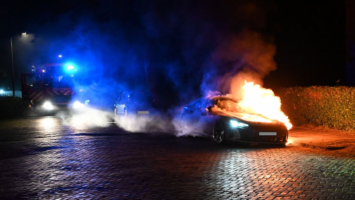 Brand in sportwagen van bijna twee ton in Leeuwarden